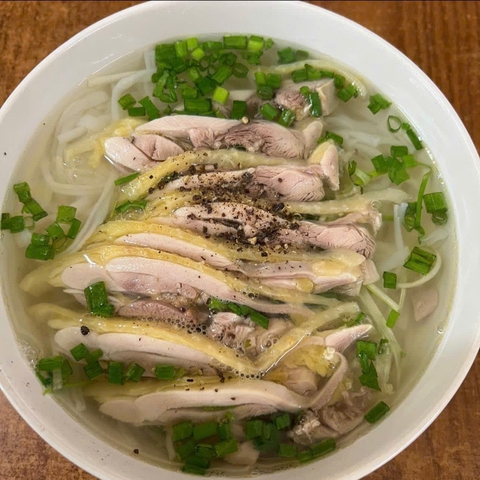 Phở gà đùi