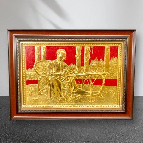 TRANH ĐỒNG BÁC HỒ NGỒI GHẾ MÂY, DÁT VÀNG (Kích thước 40cm x 55cm)