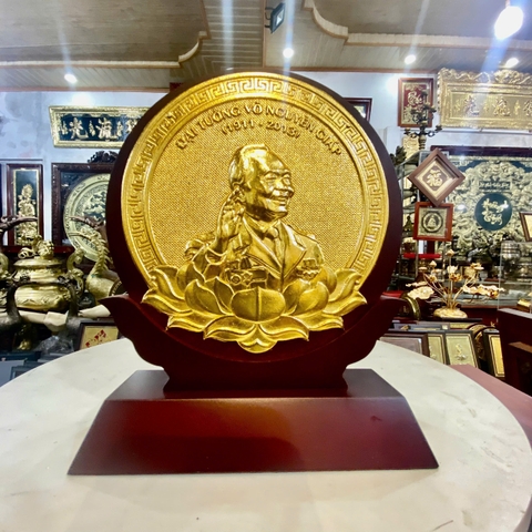 TRANH CHÂN DUNG ĐẠI TƯỚNG VÕ NGUYÊN GIÁP BẰNG ĐỒNG, DÁT VÀNG (15cm * 19cm)