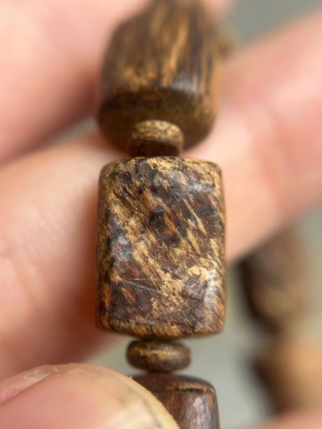 Hiện trạng thị trường trầm hương hiện nay: Vì sao người mới chơi rất dễ mua nhầm?