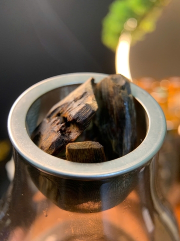 🌿 Tác dụng của việc xông trầm hương – Vì sao ngày càng nhiều người duy trì thói quen này?