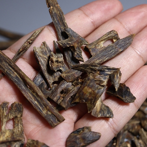 Trầm nguyên miếng chìm nước Kỳ Hải Nam xông đốt tẩy uế, bỏ ví mùi thơm ngọt mạnh 1-3g  104