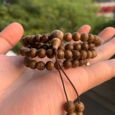 Vòng trầm hương hạt tròn 108 hạt 6li Banh Cam mùi thơm sống mạnh ngọt mùi hoa quả 053-06