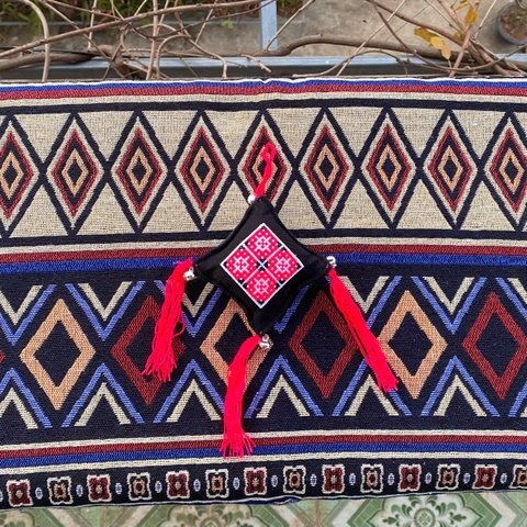 Móc treo cầu bình an, may mắn (thêu tay thổ cẩm)