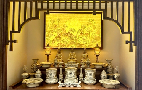 GIAO BỘ ĐỒ THỜ HOA SEN VẼ VÀNG 24K
