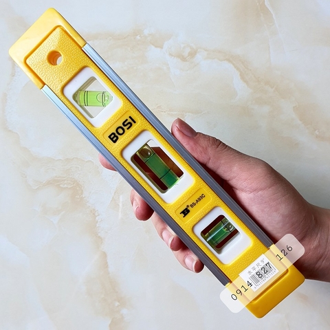 Thước thủy livo hãng Bosi có nam châm chiều dài 20cm