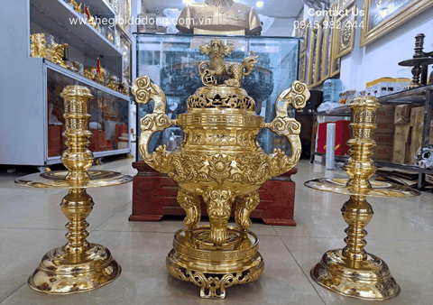 Bộ Lư Đồng Bàn Thờ Màu Vàng Bóng Đúc Rồng Nổi Cao Cấp – Bộ Tam Sự Tinh Xảo, Chuẩn Phong Thủy