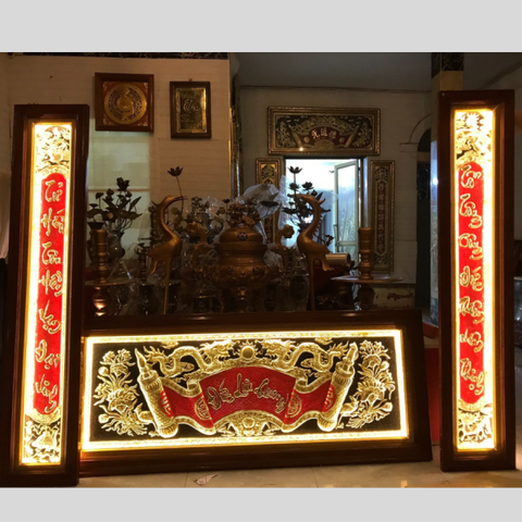 Hoành phi câu đối đồng vàng Đức Lưu Quang nền đỏ đen khung gỗ