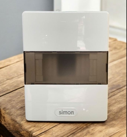 Tủ điện âm tường (tủ aptomat ) Mặt phẳng, nhựa mờ Simon SET65CS-4AB