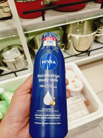 Sữa dưỡng thể Nivea Reichhaltige_250ml cho da khô và rất khô