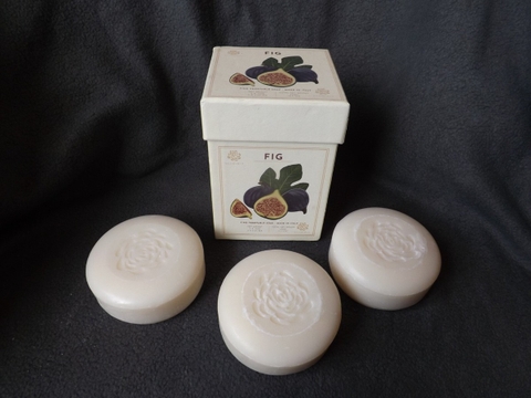Hộp 3 bánh xà phòng thực vật cao cấp hương Vả Tây/Sung Mỹ (Fig Fine Vegetable Soap) của thương hiệu Alchimia Soap đến từ Ý.450g