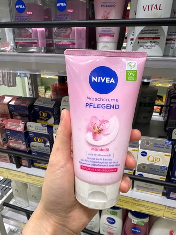 Sữa rửa mặt cho da khô và nhạy cảm Nivea (150ml)