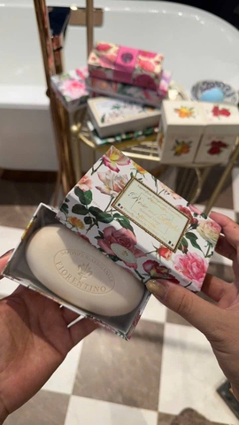 Hộp 1 bánh Xà bông hương hoa hồng cao cấp đến từ thương hiệu Saponificio Artigianale Fiorentino của Ý 300g