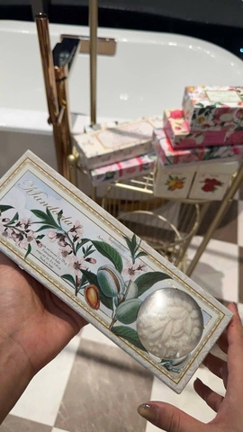 Hộp 3 bánh xà phòng hương hạnh nhân (Mandorla) của thương hiệu cao cấp Saponificio Artigianale Fiorentino đến từ Ý. 3×125g
