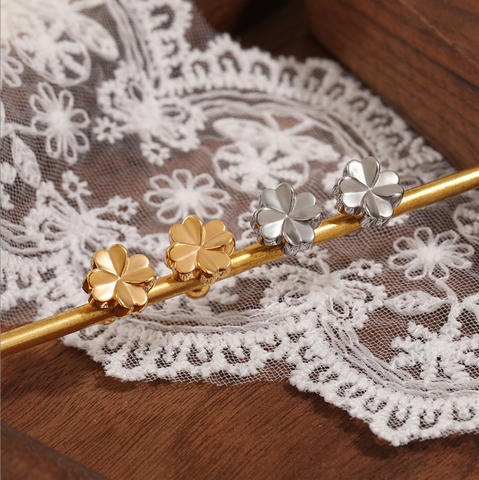 Bông tai Titan  - TB241 - cỏ 4 lá may mắn đít vặn tròn