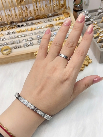 Vòng tay Titan - TV222 - vòng Cartier đính đá bảng 6mm form elip có khóa