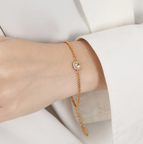 Lắc tay Titan - TA152 - mặt đá Zircon vuông màu vàng