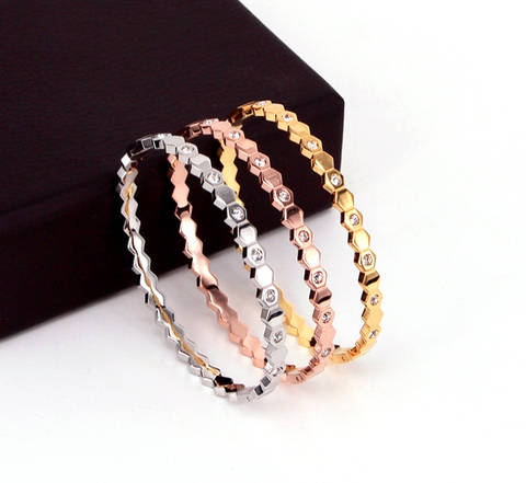 Vòng tay Titan - TV124 - Họa tiết lục giác đính kim