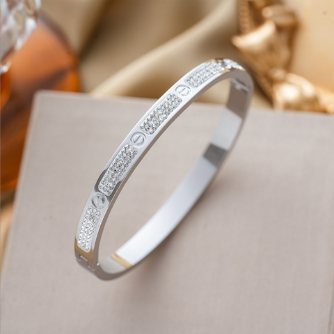 Vòng tay Titan - TV222 - vòng Cartier đính đá bảng 6mm form elip có khóa