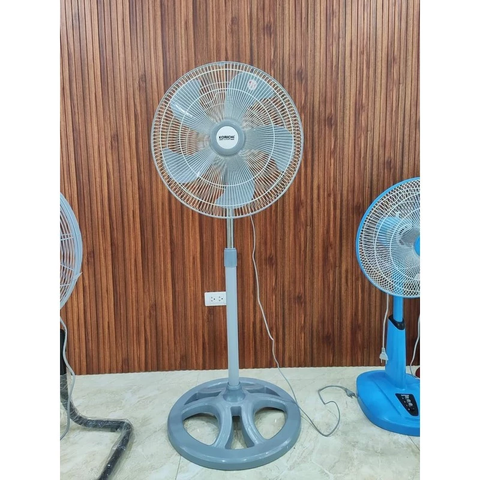 Quạt điện Korichi KRC-8806 - Công suất 67W - 5 cánh điều khiển núm vặn -Bảo hành chính hãng 12 tháng