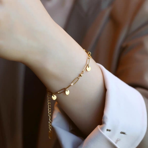 Vòng tay titan mạ vàng charm tròn 2501001