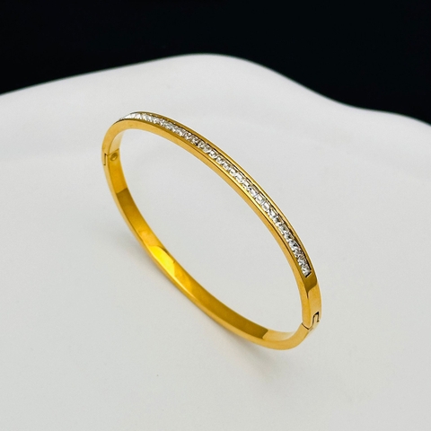 Vòng tay titan oval mạ vàng 2500052