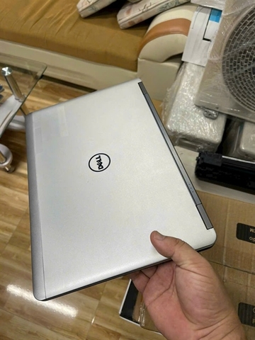 Laptop Dell Trắng màn hình 15.6.inch I3/thế hệ 7/8Gb/SDD 256