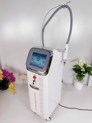 Máy laser xóa xăm