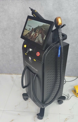 Máy triệt lông và laser Soprano Titanium