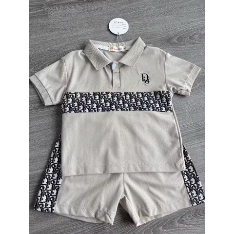 Bộ hè bé trai xám cổ bẻ dior