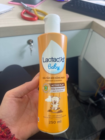 Sữa tắm lactacyd kháng khuẩn 250ml
