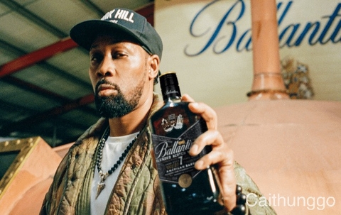 Top 10 Màn Hợp Tác Ấn Tượng Nhất Giữa Người Nổi Tiếng và Các Loại Rượu Mạnh Nổi Tiếng Năm 2024