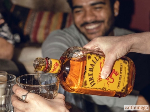 Fireball Whisky là gì? Vị như Thiên đường, rực cháy như Địa ngục