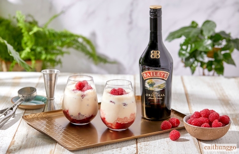 Công thức cocktail của tuần: Baileys Raspberry Ripple Cooler mát lạnh