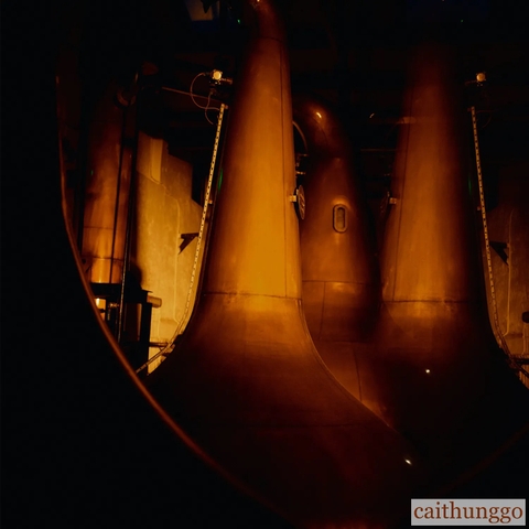 Bowmore: Câu Chuyện & Quy Trình Của Nhà Chưng Cất Lâu Đời Nhất Islay