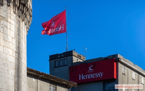 Moët Hennessy Đối Mặt Với Vụ Kiện Quấy Rối Tình Dục Trị Giá 1.3 Triệu Euro