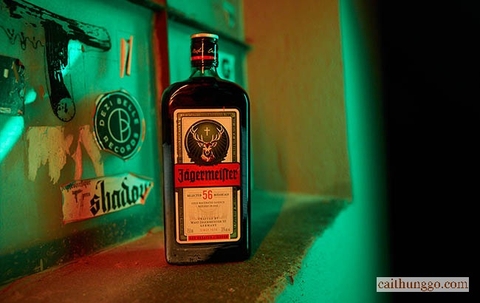 AI Gắn Cờ Quảng Cáo Của Jägermeister Vì Vi Phạm Quy Tắc Ngụ Ý 'Rượu Là Chìa Khóa Của Thành Công'