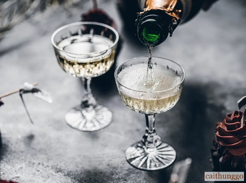 Chọn đúng ly cho Champagne: Nghệ thuật nâng tầm trải nghiệm thưởng thức