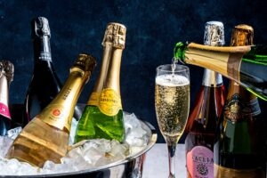 Rượu Vang Nổ: Là Gì? Khác Biệt Giữa Champagne Và Sparkling