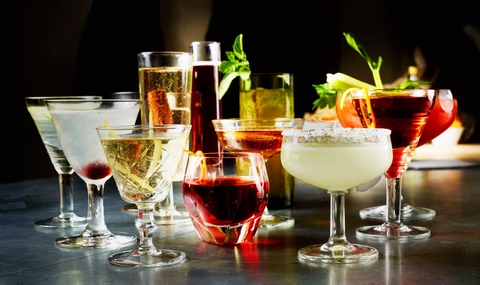 Rượu vang cùng những gia vị để nên những ly cocktail thơm ngon