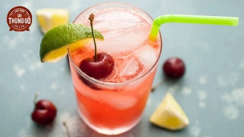 Ly cocktail được làm từ cherry và Vodka
