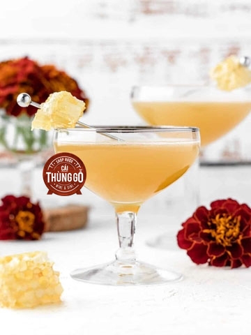 Ly nước Apple Bees Knees Cocktail thơm ngon được pha từ rượu Gin