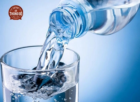 Một ly nước sẽ giúp bạn rất nhiều trong việc kiểm soát mùi cơ thể