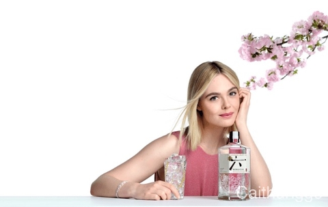 Roku và Elle Fanning
