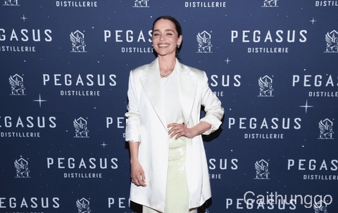 Pegasus Distillerie và Emilia Clarke