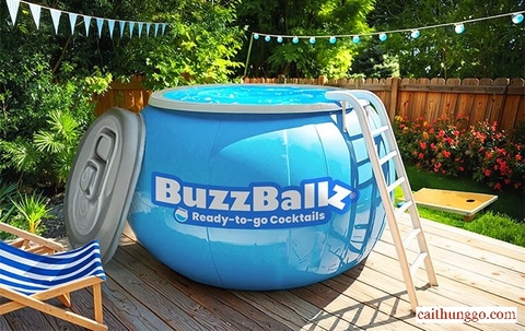  BuzzBallz Gây Sốt Với Hồ Bơi Hình Dạng Chai