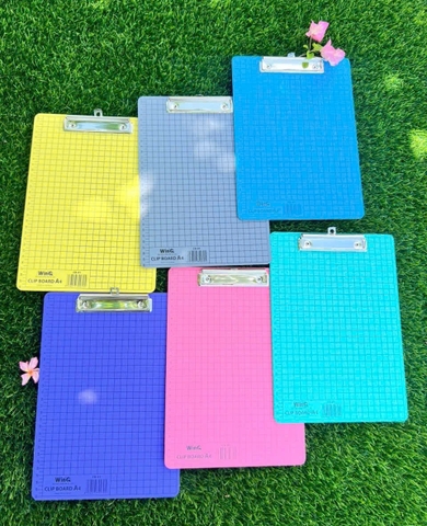 Win Q Bìa Trình Ký Gỗ A4 (Nhiều Màu) (Vàng, Xám, Dương, Lá, Hồng, Tím) (10 Cái/ Lốc; 50 Cái/ Thùng)