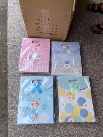 Túi Quà Giấy Số 1 (37x28x15) (12 Cái/ Bịch; 20 Bịch/ Thùng)