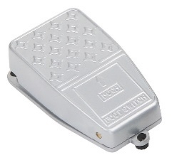 Công Tắc Đạp Chân YongSung YS FO-C1, AC250V 10A