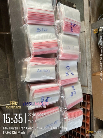 Túi Zip Chỉ Đỏ, Dày 7 Mic, Kích Thước 4x6-35x48cm, 32-1750 Túi/Kg, 25Kg/Bao